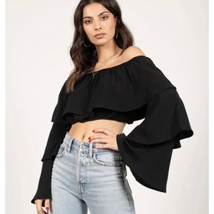 TOBI Show Off a lack Shoulder Ruffled Blouse